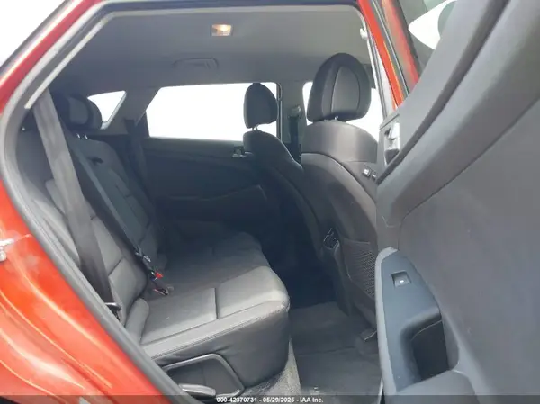 KM8J3CA25HU518229 2017 HYUNDAI TUCSON - Image 8