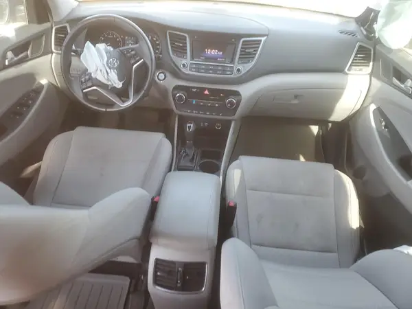 KM8J3CA25HU524418 2017 HYUNDAI TUCSON - Image 8