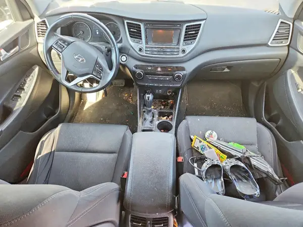 KM8J3CA25HU527528 2017 HYUNDAI TUCSON - Image 8