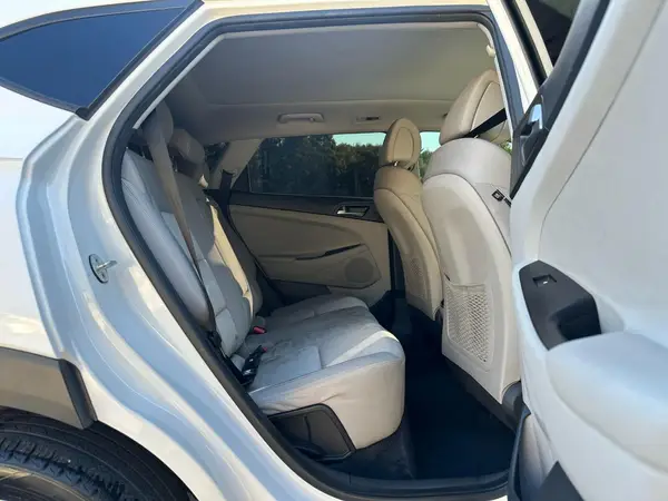 KM8J3CA25HU565373 2017 HYUNDAI TUCSON - Image 8