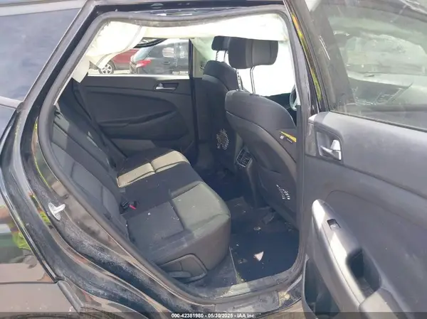 KM8J3CA25HU566376 2017 HYUNDAI TUCSON - Image 8
