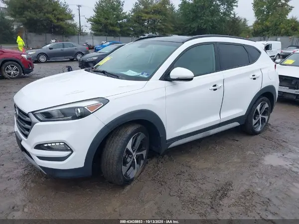 KM8J3CA25HU566555 2017 HYUNDAI TUCSON - Image 2