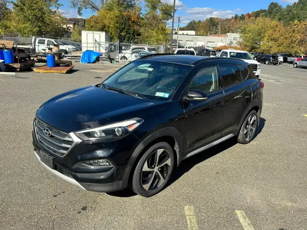 KM8J3CA25HU568371 2017 HYUNDAI TUCSON - Image 2