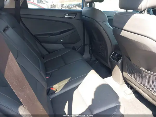 KM8J3CA25HU578186 2017 HYUNDAI TUCSON - Image 8