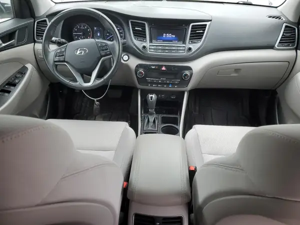 KM8J3CA25HU580715 2017 HYUNDAI TUCSON - Image 8