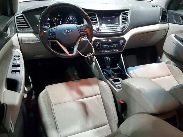 KM8J3CA25HU582741 2017 HYUNDAI TUCSON - Image 8