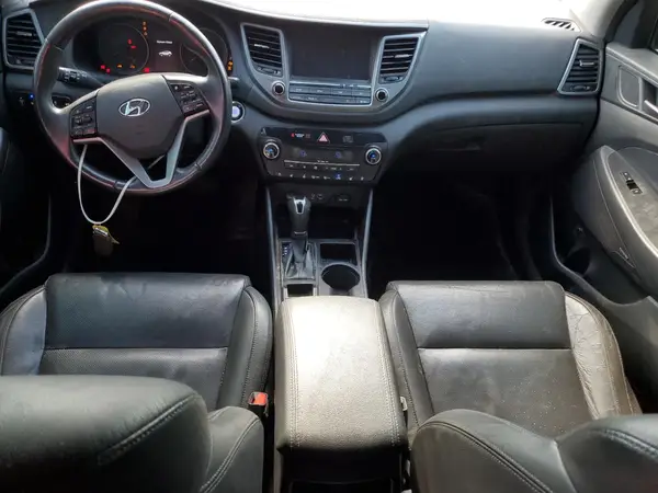 KM8J3CA25JU611614 2018 HYUNDAI TUCSON - Image 8