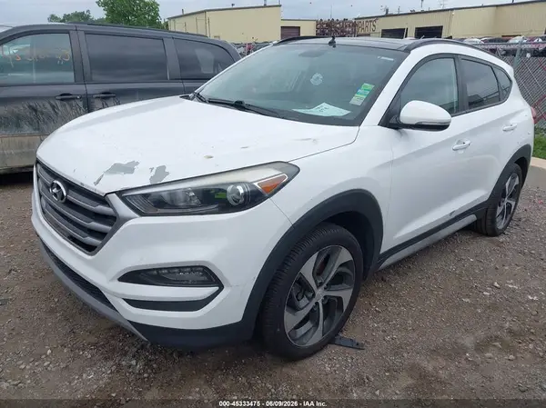 KM8J3CA25JU629353 2018 HYUNDAI TUCSON - Image 2