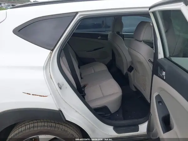 KM8J3CA25JU629353 2018 HYUNDAI TUCSON - Image 8