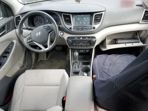 KM8J3CA25JU636917 2018 HYUNDAI TUCSON - Image 8