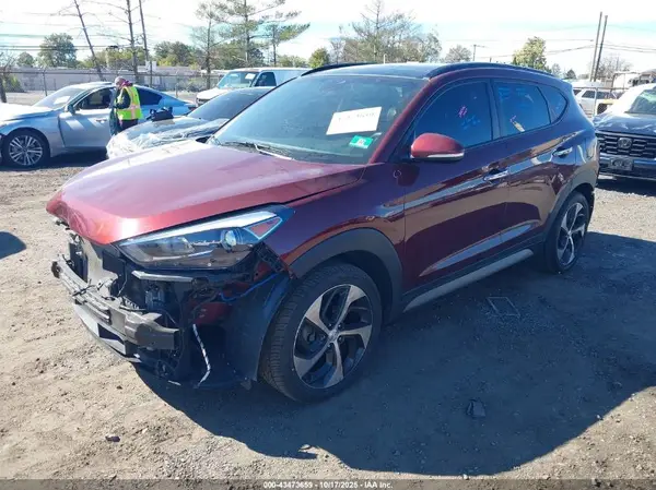KM8J3CA25JU644595 2018 HYUNDAI TUCSON - Image 2