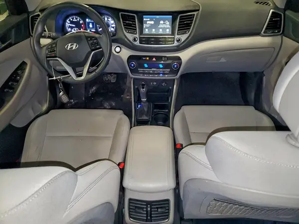 KM8J3CA25JU646380 2018 HYUNDAI TUCSON - Image 8