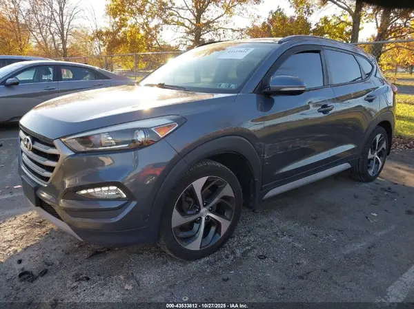 KM8J3CA25JU646718 2018 HYUNDAI TUCSON - Image 2