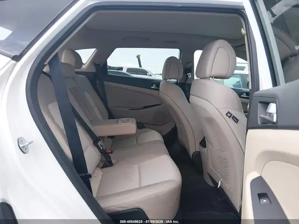 KM8J3CA25JU653264 2018 HYUNDAI TUCSON - Image 8