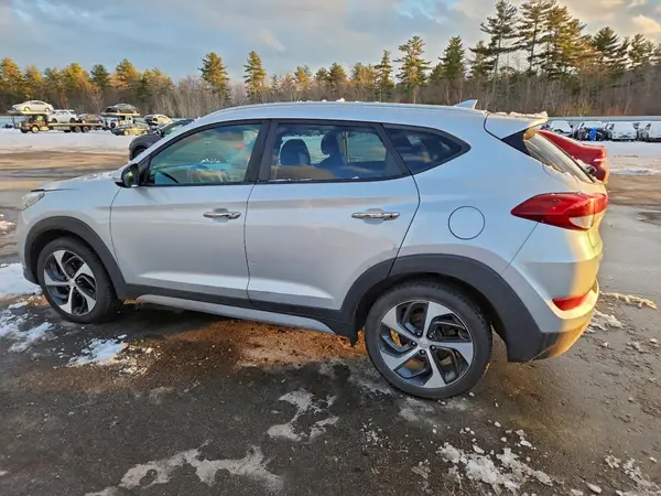 KM8J3CA25JU655984 2018 HYUNDAI TUCSON - Image 2
