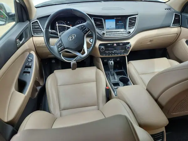 KM8J3CA25JU660036 2018 HYUNDAI TUCSON - Image 8