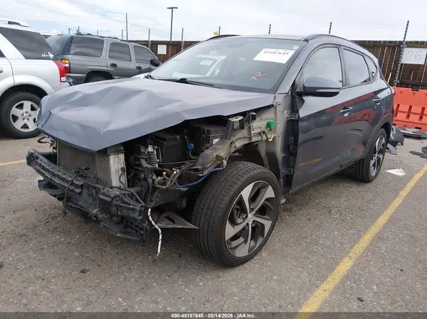 KM8J3CA25JU673661 2018 HYUNDAI TUCSON - Image 2