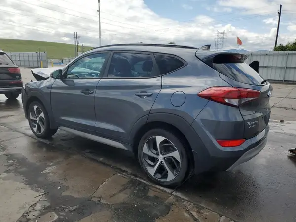 KM8J3CA25JU676043 2018 HYUNDAI TUCSON - Image 2