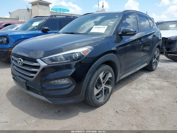 KM8J3CA25JU676799 2018 HYUNDAI TUCSON - Image 2