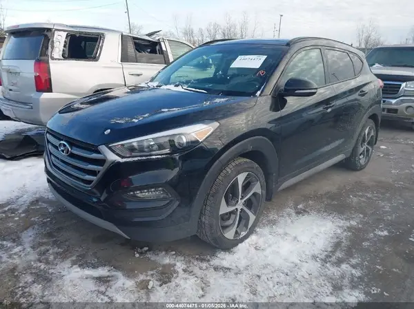 KM8J3CA25JU676818 2018 HYUNDAI TUCSON - Image 2