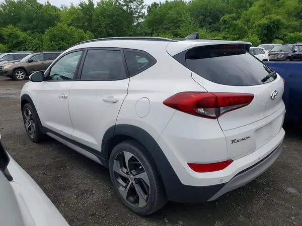 KM8J3CA25JU684742 2018 HYUNDAI TUCSON - Image 2