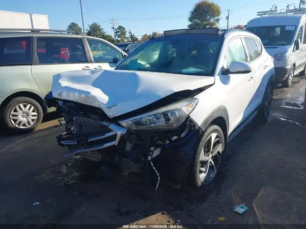 KM8J3CA25JU687091 2018 HYUNDAI TUCSON - Image 2