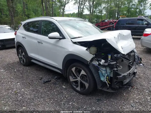 KM8J3CA25JU688435 2018 HYUNDAI TUCSON - Image 1