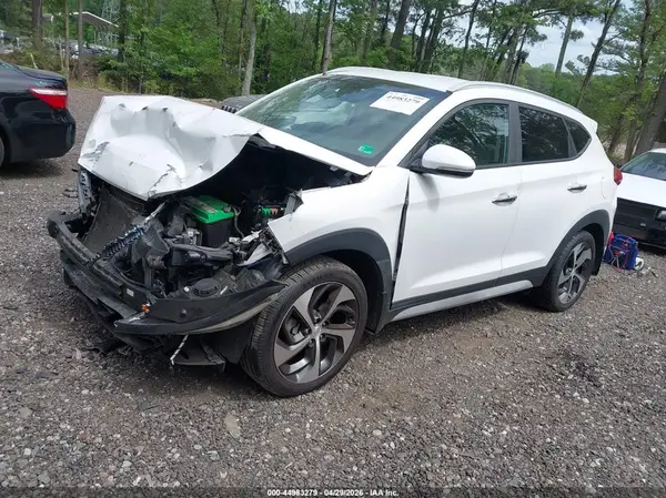 KM8J3CA25JU688435 2018 HYUNDAI TUCSON - Image 2