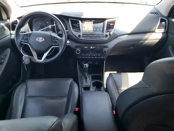 KM8J3CA25JU704195 2018 HYUNDAI TUCSON - Image 8