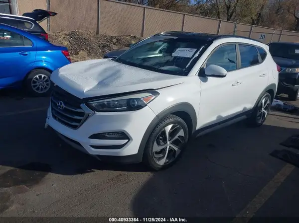 KM8J3CA25JU715889 2018 HYUNDAI TUCSON - Image 2