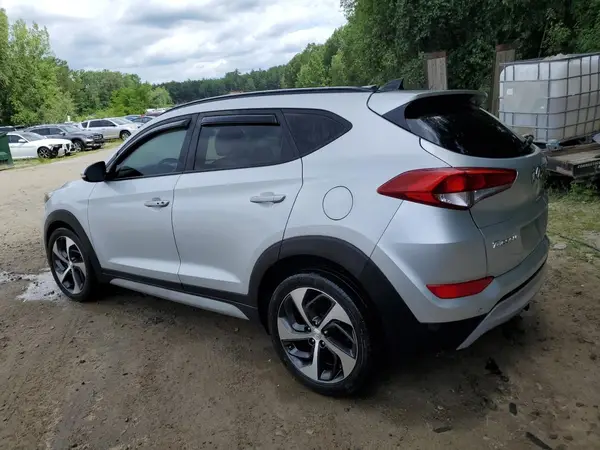 KM8J3CA25JU720977 2018 HYUNDAI TUCSON - Image 2