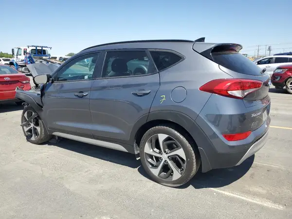 KM8J3CA25JU745572 2018 HYUNDAI TUCSON - Image 2