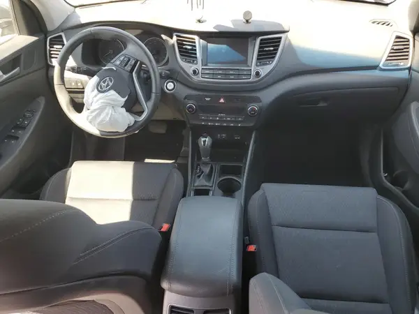 KM8J3CA25JU745572 2018 HYUNDAI TUCSON - Image 8