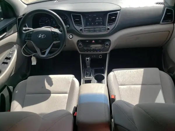 KM8J3CA25JU752764 2018 HYUNDAI TUCSON - Image 8
