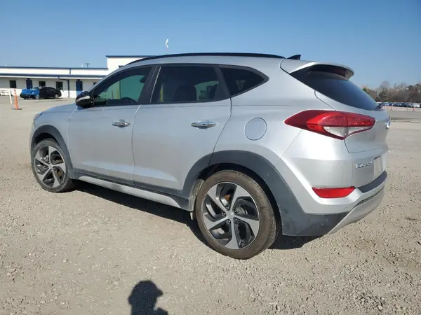 KM8J3CA25JU756104 2018 HYUNDAI TUCSON - Image 2