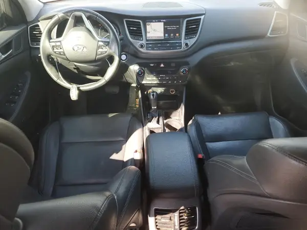 KM8J3CA25JU756104 2018 HYUNDAI TUCSON - Image 8