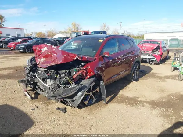 KM8J3CA25JU784453 2018 HYUNDAI TUCSON - Image 2