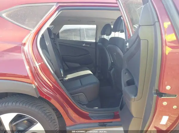 KM8J3CA25JU784453 2018 HYUNDAI TUCSON - Image 8