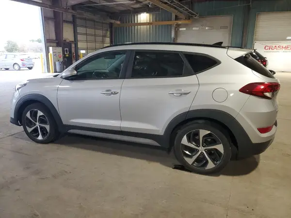 KM8J3CA25JU800165 2018 HYUNDAI TUCSON - Image 2