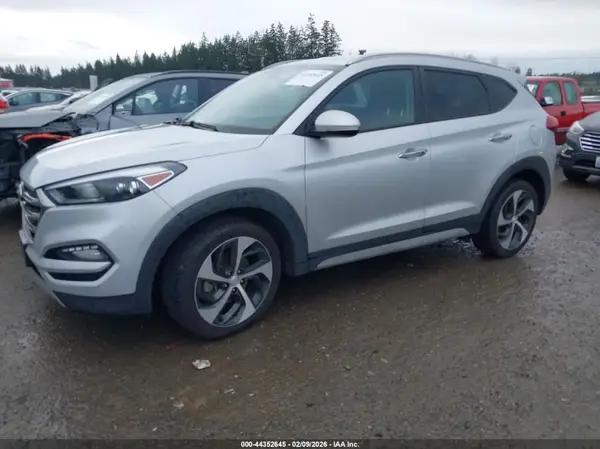 KM8J3CA25JU807276 2018 HYUNDAI TUCSON - Image 2