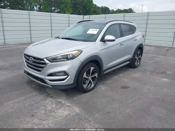 KM8J3CA25JU810694 2018 HYUNDAI TUCSON - Image 2