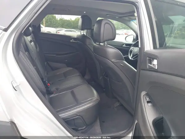 KM8J3CA25JU810694 2018 HYUNDAI TUCSON - Image 8
