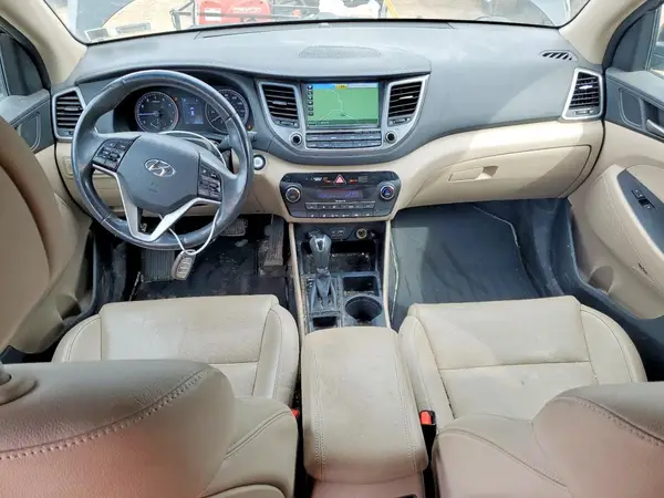 KM8J3CA25JU812414 2018 HYUNDAI TUCSON - Image 8