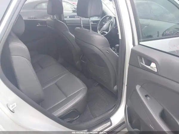 KM8J3CA25JU813336 2018 HYUNDAI TUCSON - Image 8