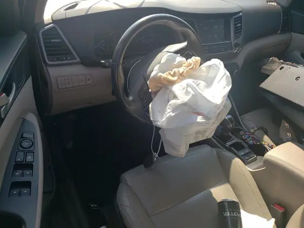 KM8J3CA25JU813448 2018 HYUNDAI TUCSON - Image 8