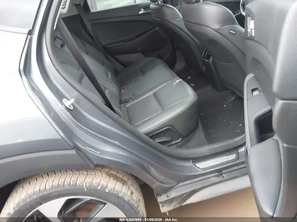 KM8J3CA25JU818939 2018 HYUNDAI TUCSON - Image 8