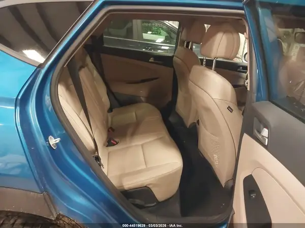 KM8J3CA25JU819038 2018 HYUNDAI TUCSON - Image 8