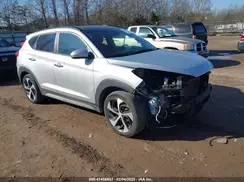 KM8J3CA25JU825342 2018 HYUNDAI TUCSON