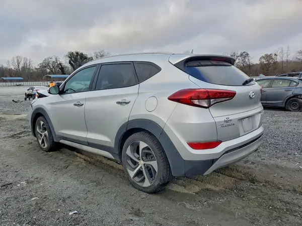 KM8J3CA25JU830590 2018 HYUNDAI TUCSON - Image 2