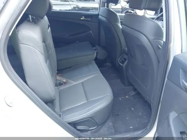 KM8J3CA25JU831531 2018 HYUNDAI TUCSON - Image 8